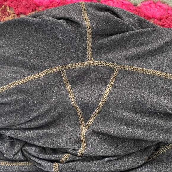 Athleta #862109 Gray Black Relay Capri Leggings Reflective Yoga Cropped … - Picture 11 of 15